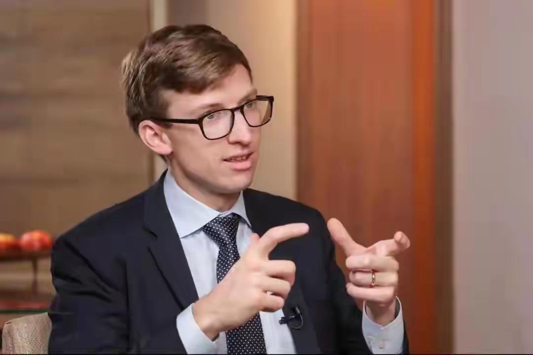 专家：别低估中国！买光刻机却不用来生产芯片，才是最可怕的

美国专家克里斯·米勒