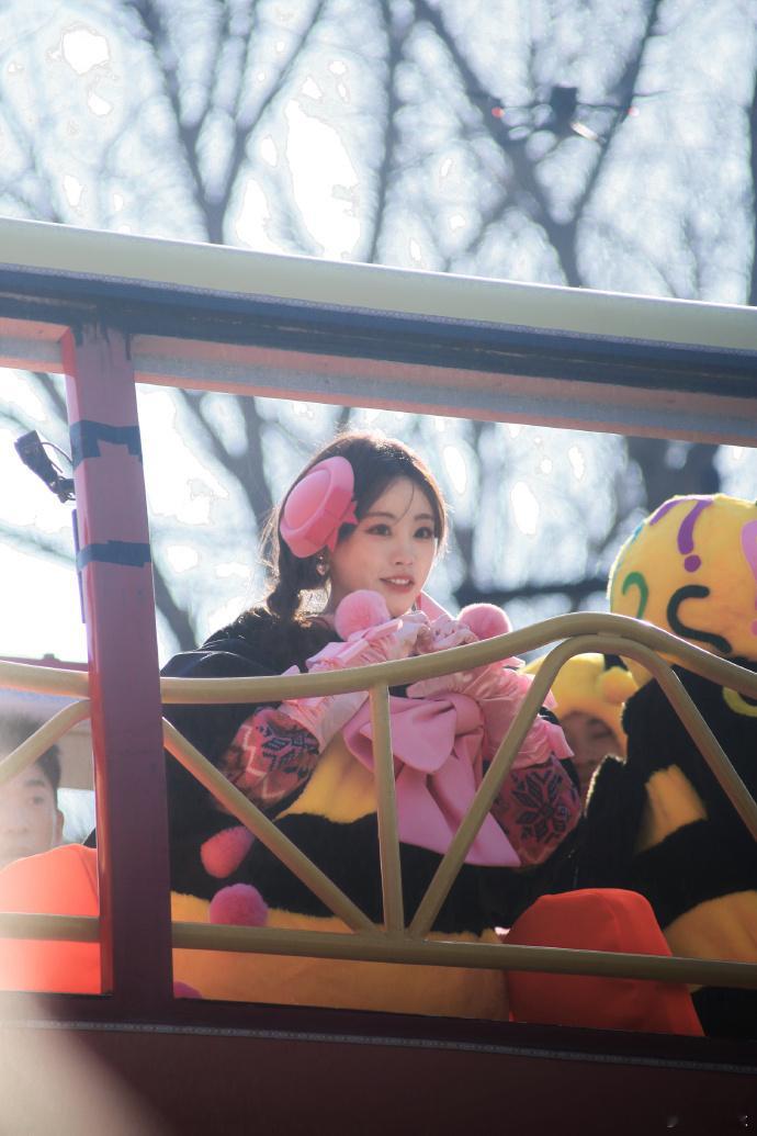 周五晚高疯 宇宙嗡嗡嗡 嘉宾阵容直接封神！魏大勋、杨迪、王传君这几位活宝聚在一起