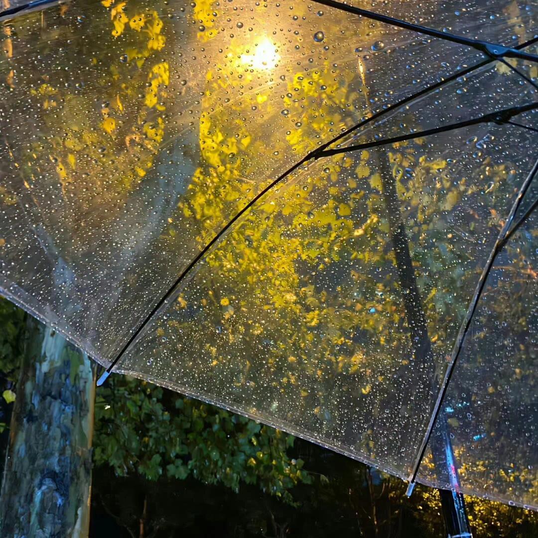 更新一组，阴雨天朋友圈背景图 