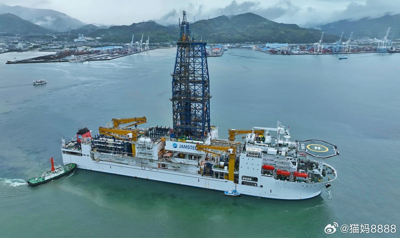 日本成为世界上第一个开始从海底开采稀土金属的国家东京已启动一项试验任务，从约6公