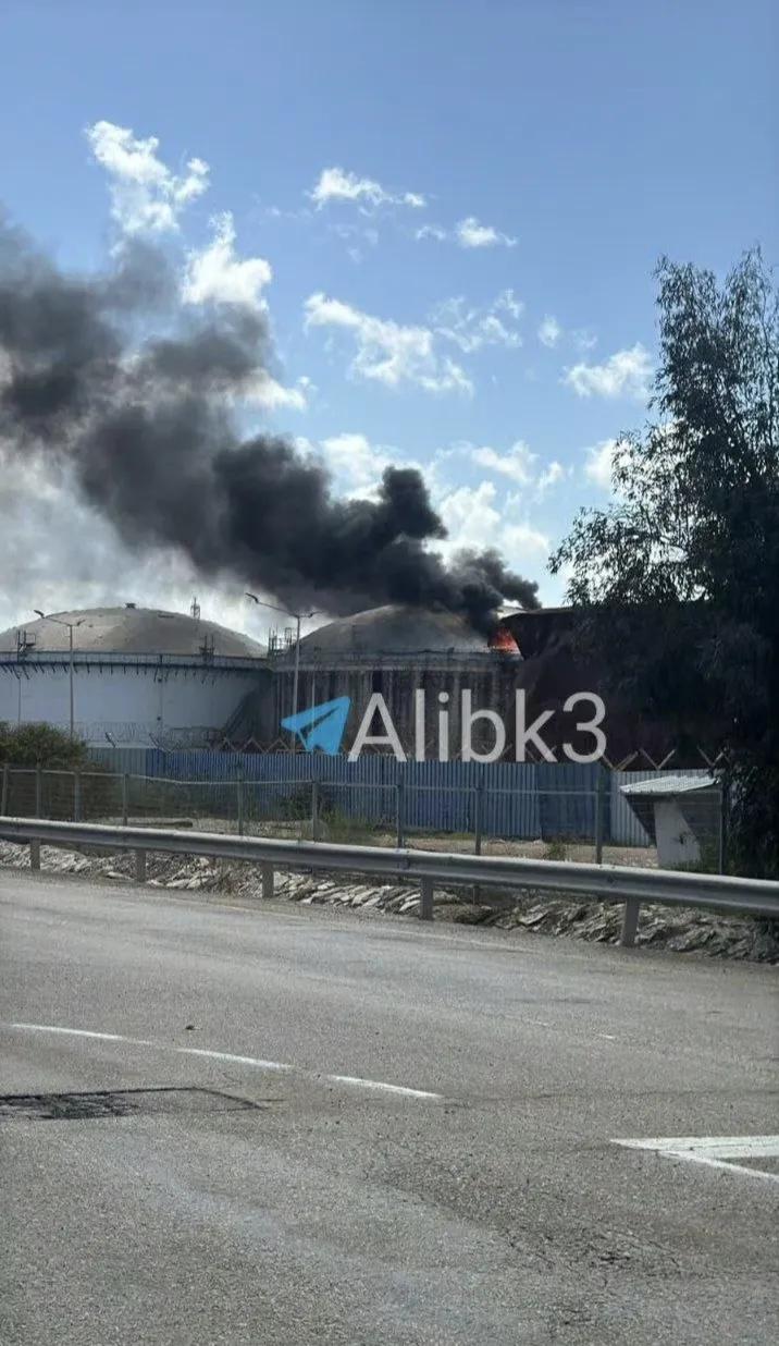 伊朗最新一波对以色列的攻击中，又击中了不少目标。其中海法炼油厂北区的一个储油罐冒