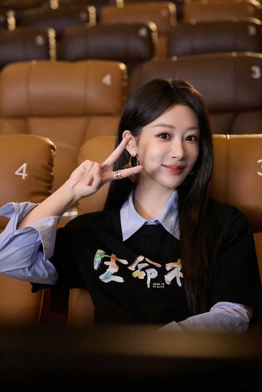 杨紫生命树发布会晒照 杨紫生命树九宫格 杨紫生命树九宫格 