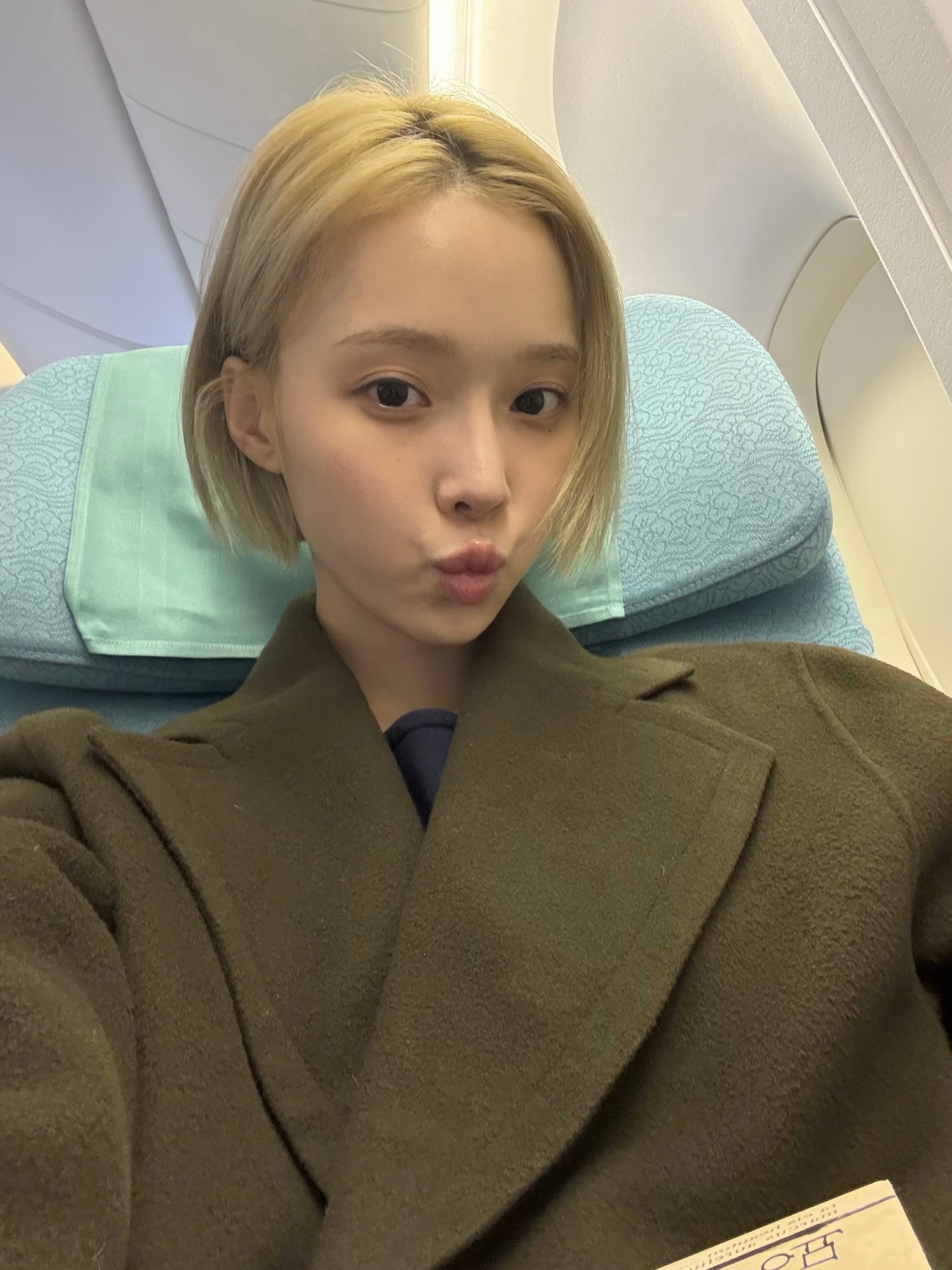 Bubble💭📸：雅加达✈️：等着…😜 ：嗯 我会小心回来的：想快点吃飞机