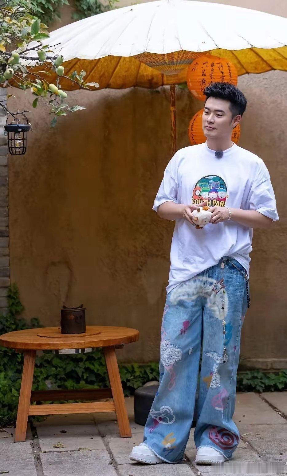我能接受陈赫体质差，我也能接受他跳舞，但是我是真的接受不了，他一本正经地说话，毕
