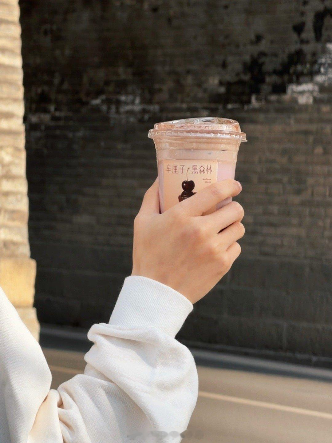 又一年奈雪霸气车厘子回归辣！好开心🥳果断带好闺闺跑来南门奈雪打卡鸭～冬日就差这