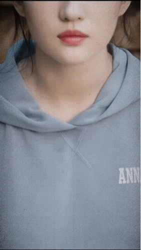 看刘亦菲这么多年坚持打坐的习惯，才明白她为啥能在乱糟糟的娱乐圈里，一直活得这么稳