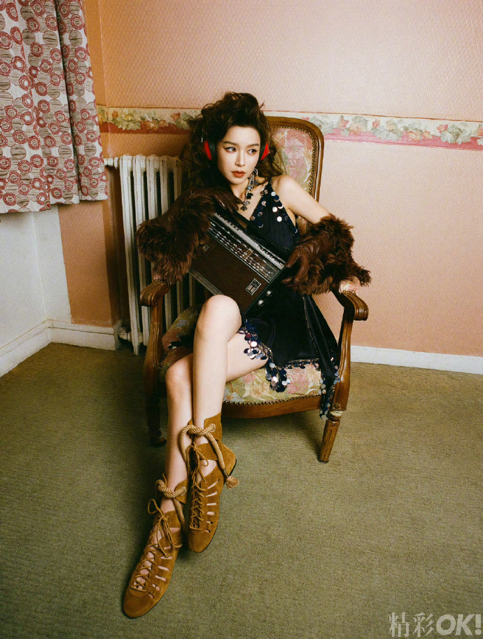 文咏珊公园长椅上拗造型 被文咏珊公园长椅造型美晕，松弛慵懒，精致感拉满，大片感十