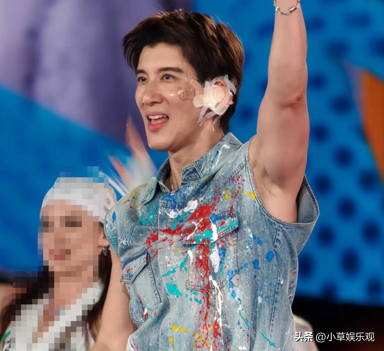 威亚带没清，铁台阶没护，耳机硬生生把软骨撞碎——换谁不得立马喊停？可他愣是碘伏一