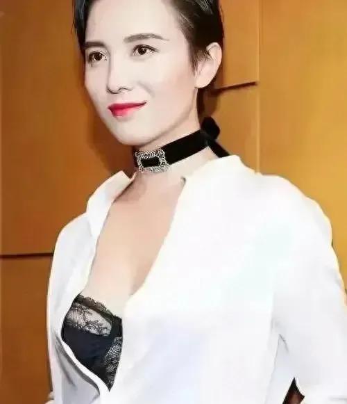 宋佳最近在《山花烂漫时》里演的张桂梅校长，真的是太圈粉了！豆瓣评分直接飙到9.4