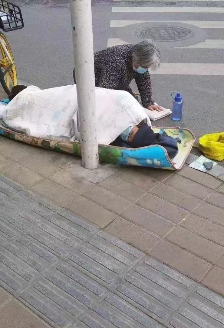 年纪这么大还两班倒，我们还有什么理由不努力呢？？ 