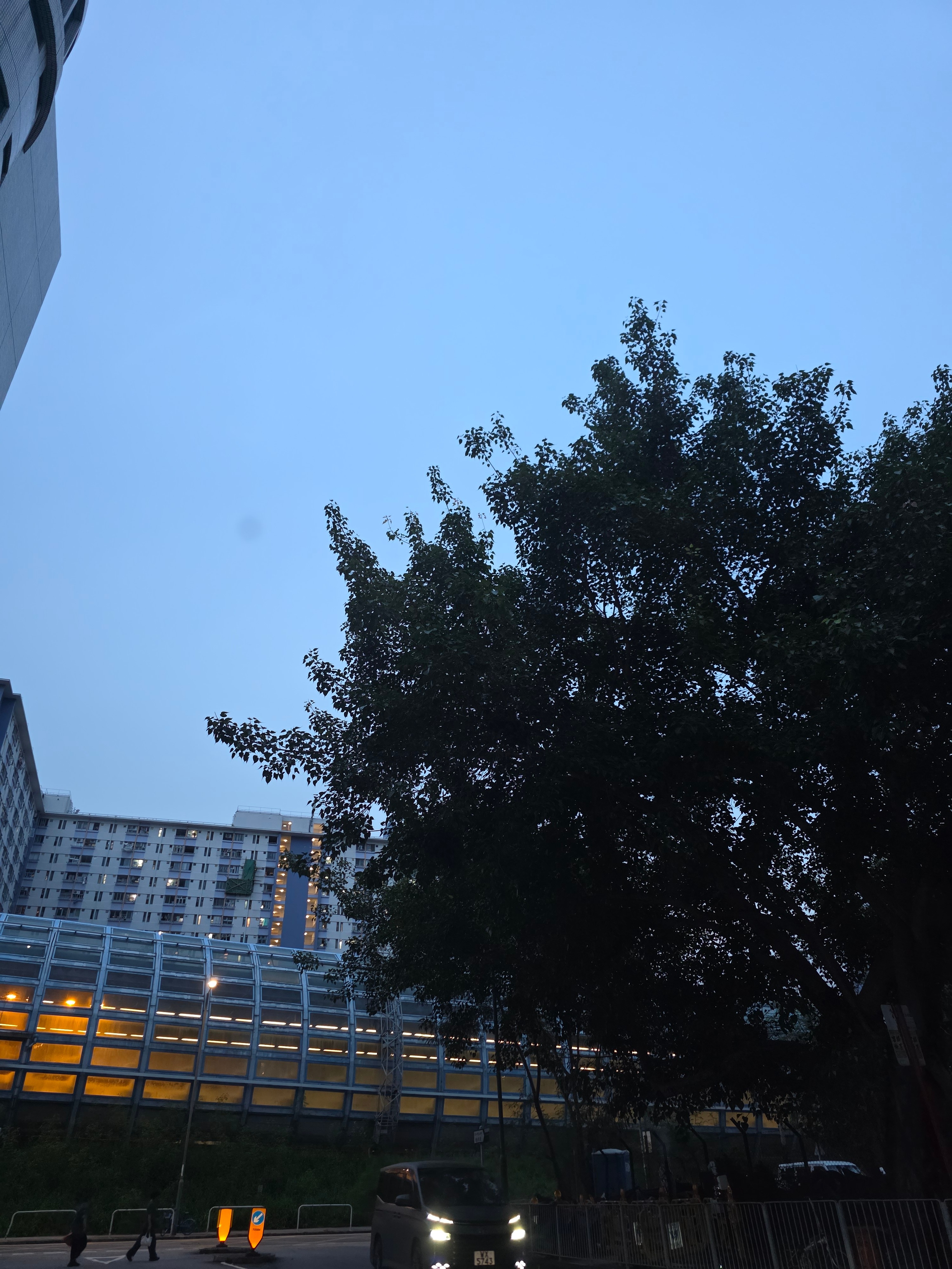晚安[超话]今天没有很好，也没有很坏，只是有点累，晚上好。 ​​​