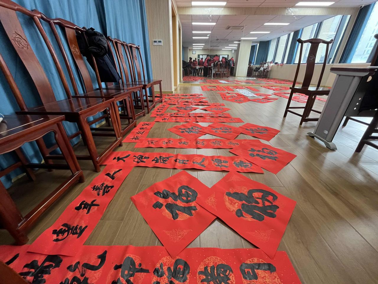 新的一年！福气满满！
祝福天南地北的朋友！
相遇头条！
荣幸之至！
[福][福]