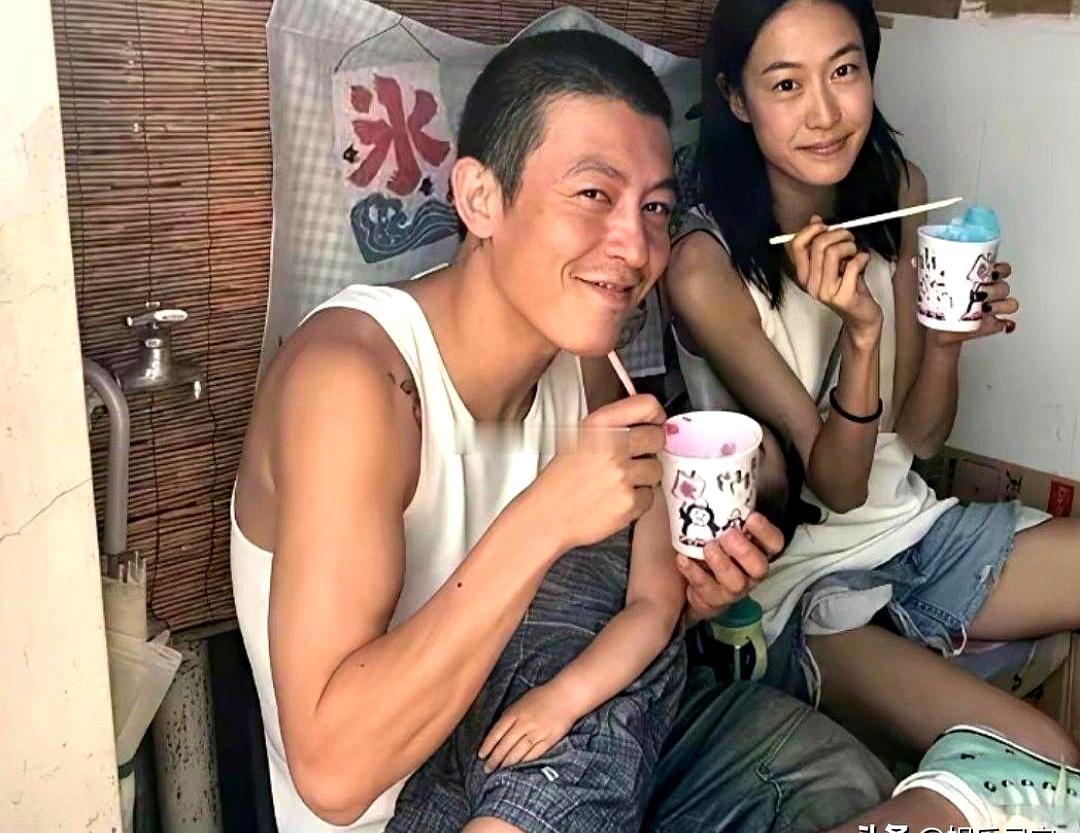 有人说陈冠希配不上他老婆，我直接一个大写的不同意！
 

这可是国际超模秦舒培啊