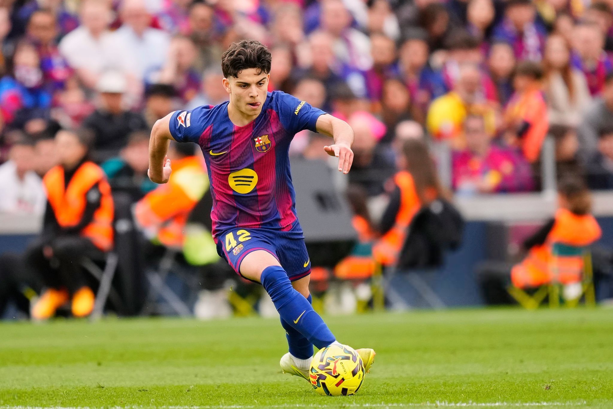 埃斯帕特：“在诺坎普首发出场的感觉太棒了。简直难以置信，我当时激动万分。我尽了全