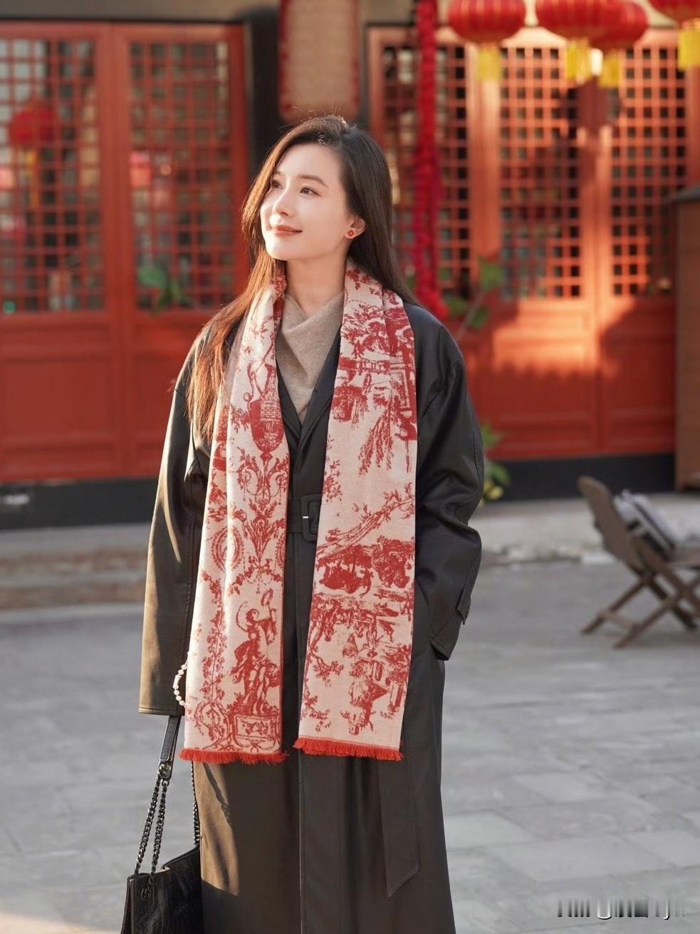 把酒祝东风，且共从容。垂杨紫陌洛城东。总是当时携手处，游遍芳丛。聚散苦匆匆，此恨