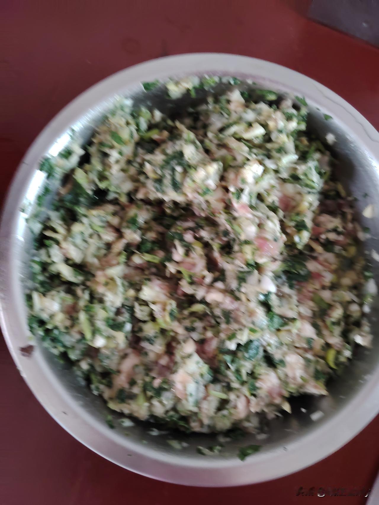 昨天下午从医院回来，老公就跟我不停的说自己一个人在家干家务，一个人一个星期以来在