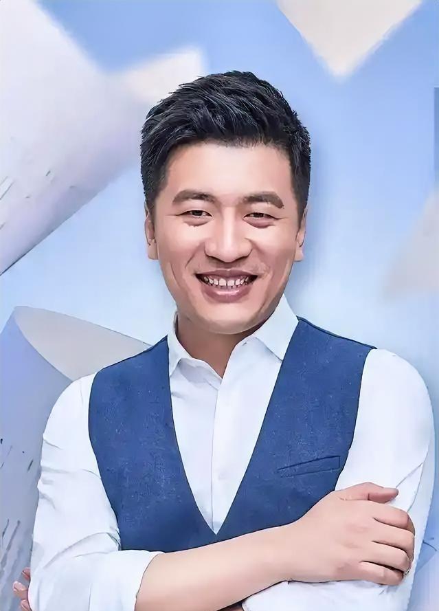 查完张雪峰的遗产安排，越看越让人破防。他没把财富攥在自己手里，一部分留给家人安稳