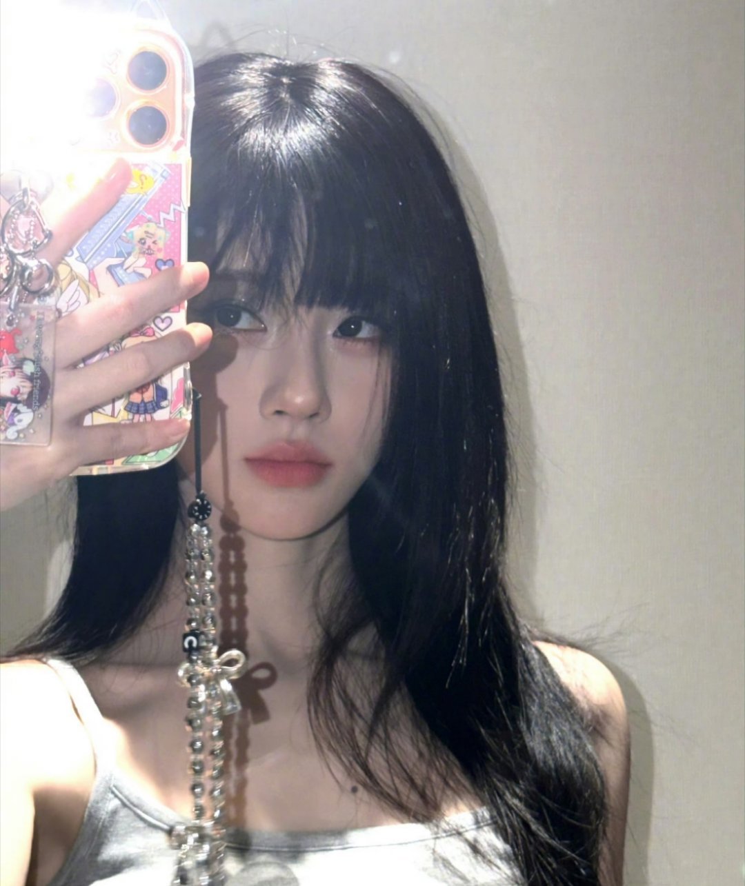 发自拍怎么也不打个招呼，这么大个美女跳出来 合适吗，下次注意[么么哒]鞠婧祎 ​