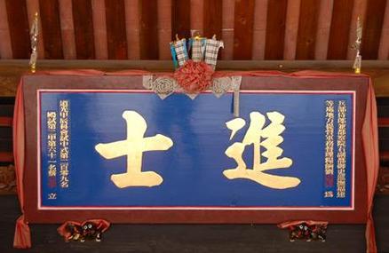 历史上没有取得进士功名的名人

1:李白:李白因出身商人家庭，没有考试资格，所以