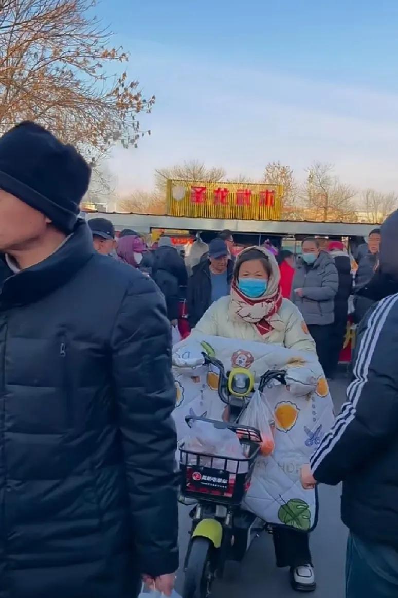 东营最出名的特色非“早市”莫属


最喜欢去东营早市上吃饭，早起天还不大亮就出发