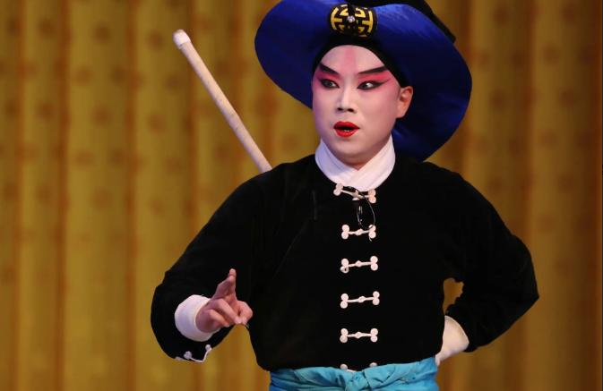 京剧的表演语言清晰、旋律优美、节奏鲜明，同时具有较强的艺术感染力，能够带给观众美