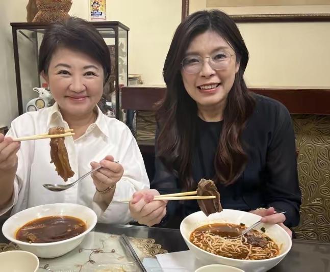 卢秀燕没机会，国民党2028年派韩国瑜“对战”赖清德？
 
卢秀燕没机会，国民党
