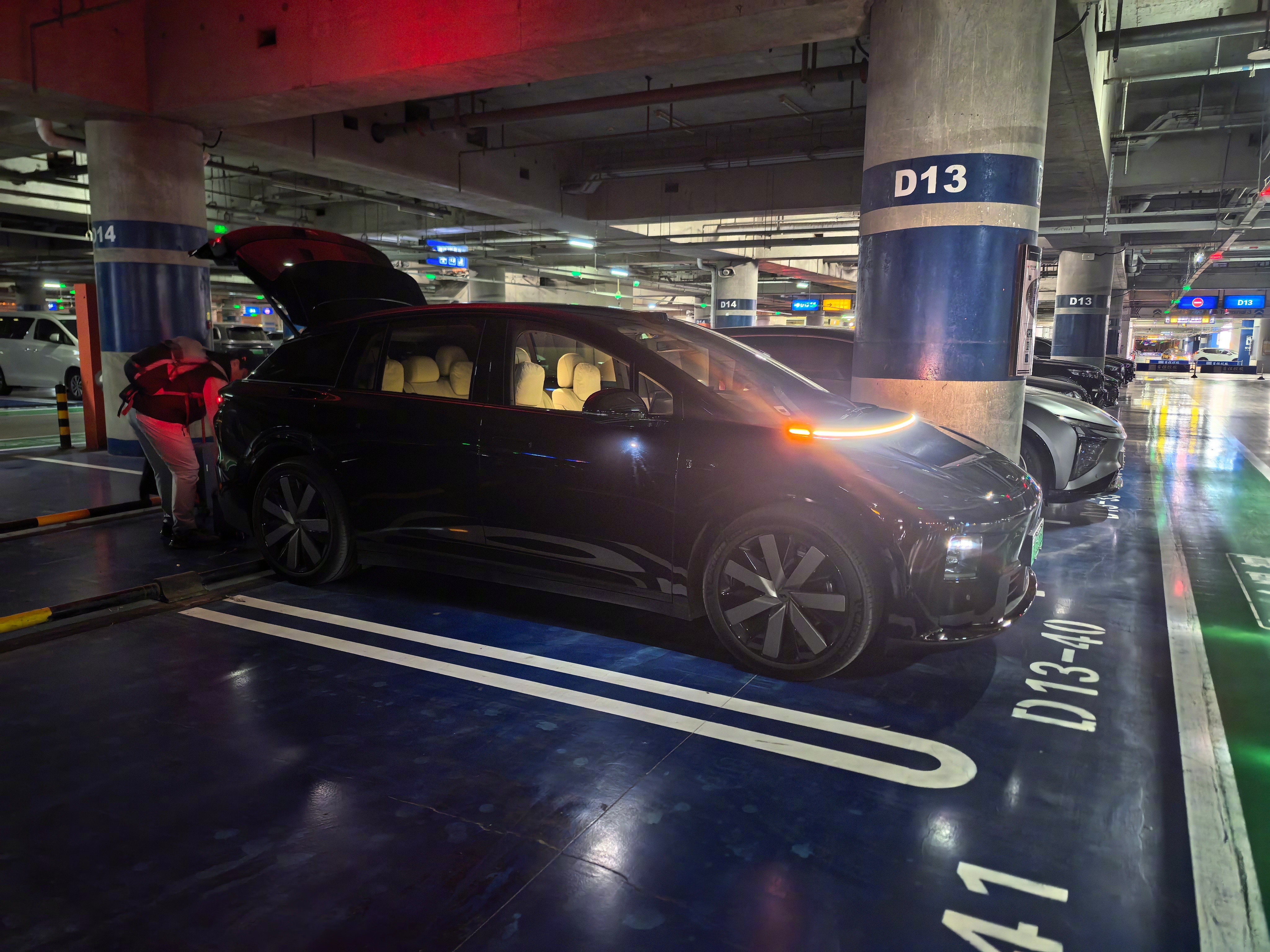 昨天夜里落北京，家里司机提前把理想i6送到机场，这感觉真好，下飞机就有自家车，不