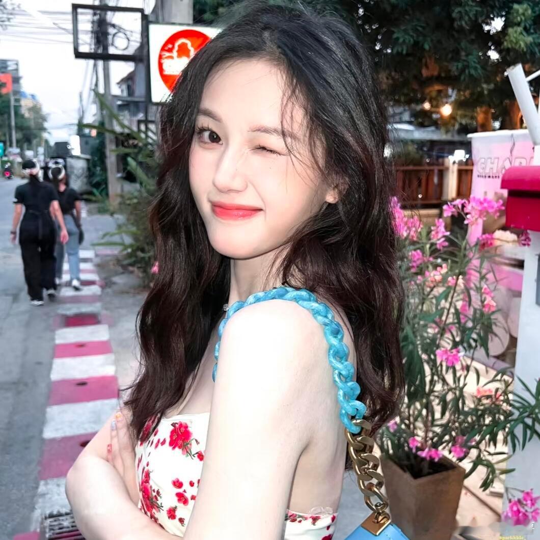 沈羽洁[超话] 沈羽洁头像集🌺沈羽洁｜头像壁纸｜ ​​​