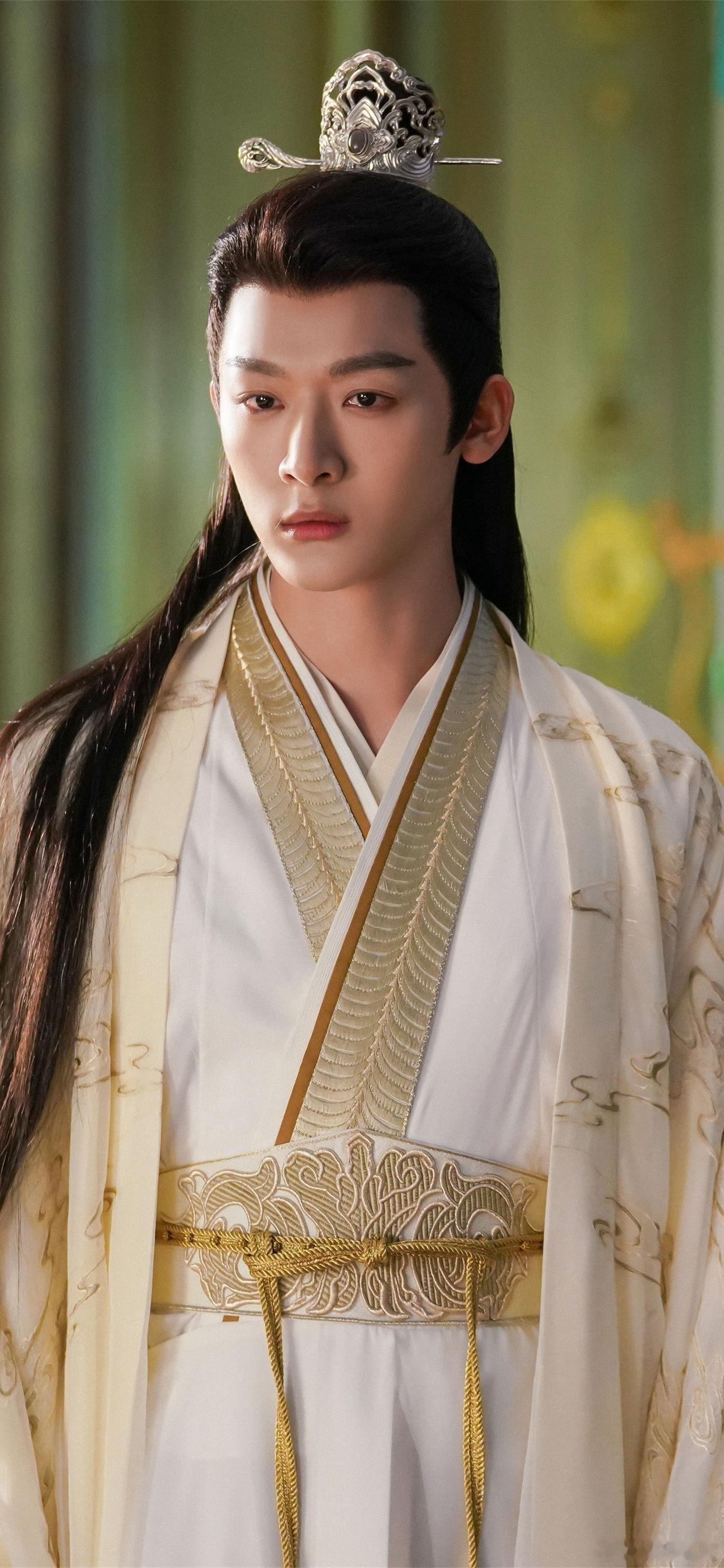 #张晚意玱式变脸#张晚意只会对小夭有着情感与表情的细微变化，一看到小夭在与其他男