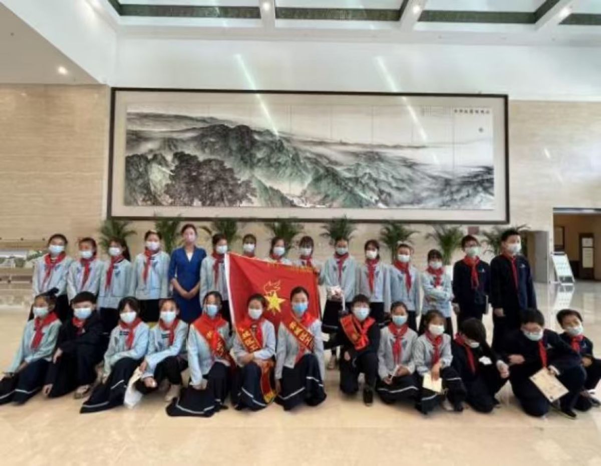 红领巾寻商记！郑州市管城区工人第二新村小学少先队员解锁商都密码