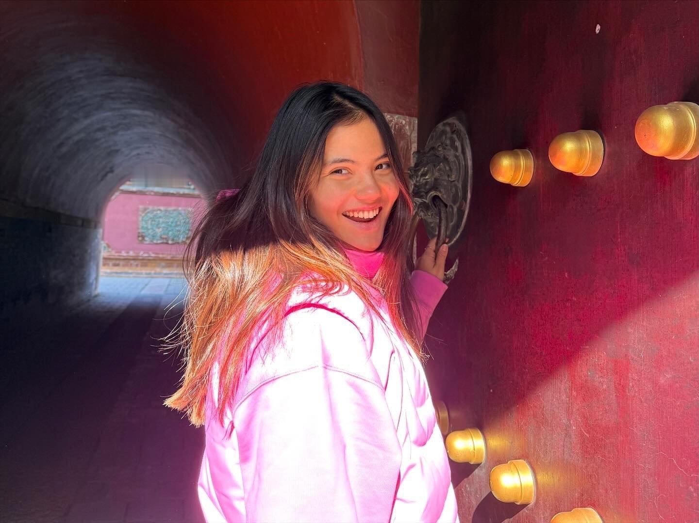 拉杜卡努回沈阳了，喝茶玩有线网球，沈阳一姐挺高兴。[不愧是你][不愧是你][不愧