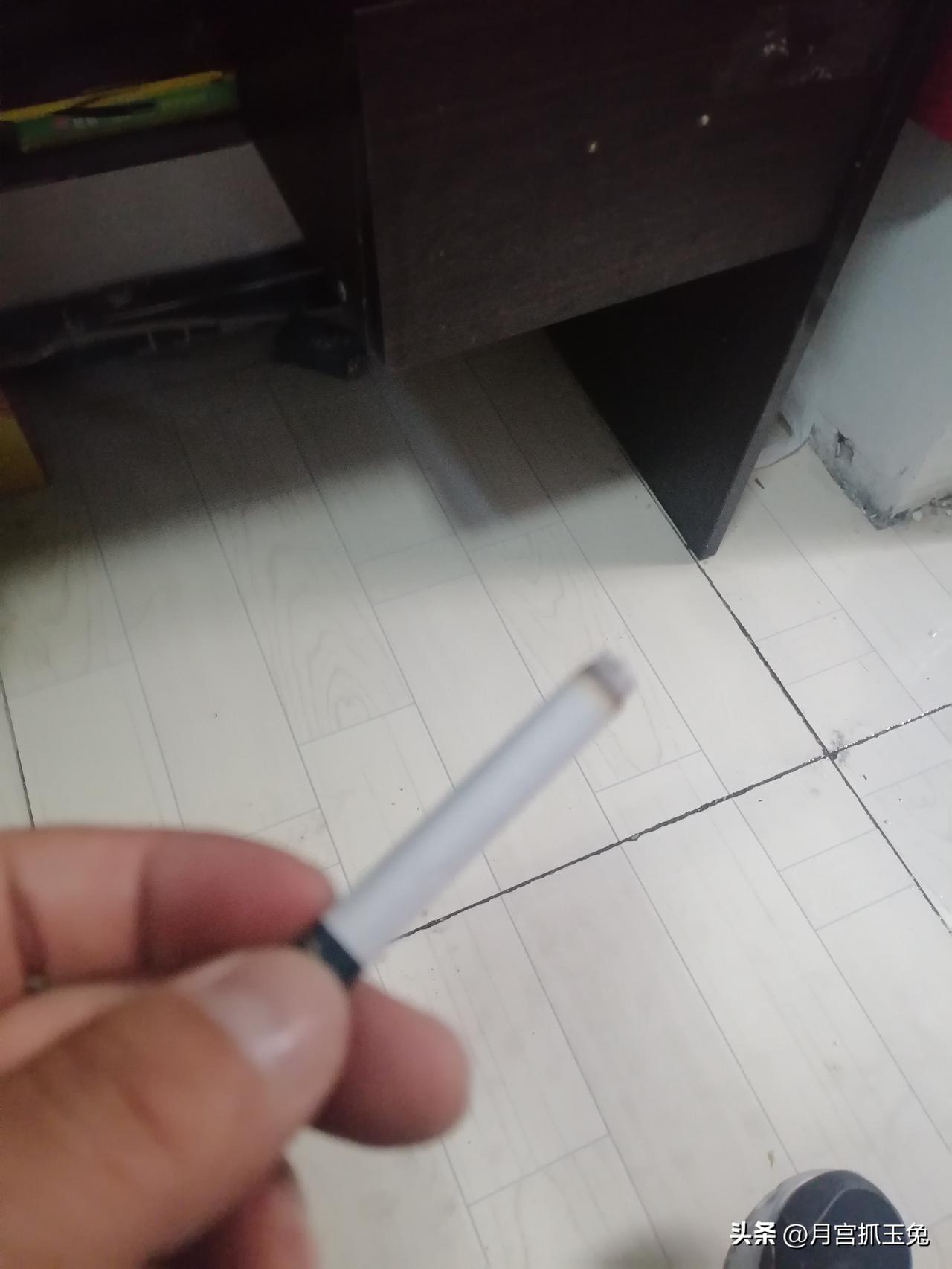 陪伴我多年的第二老婆，
对不起！
我要始乱终弃了！
戒不了饭，
我还戒不了你吗？