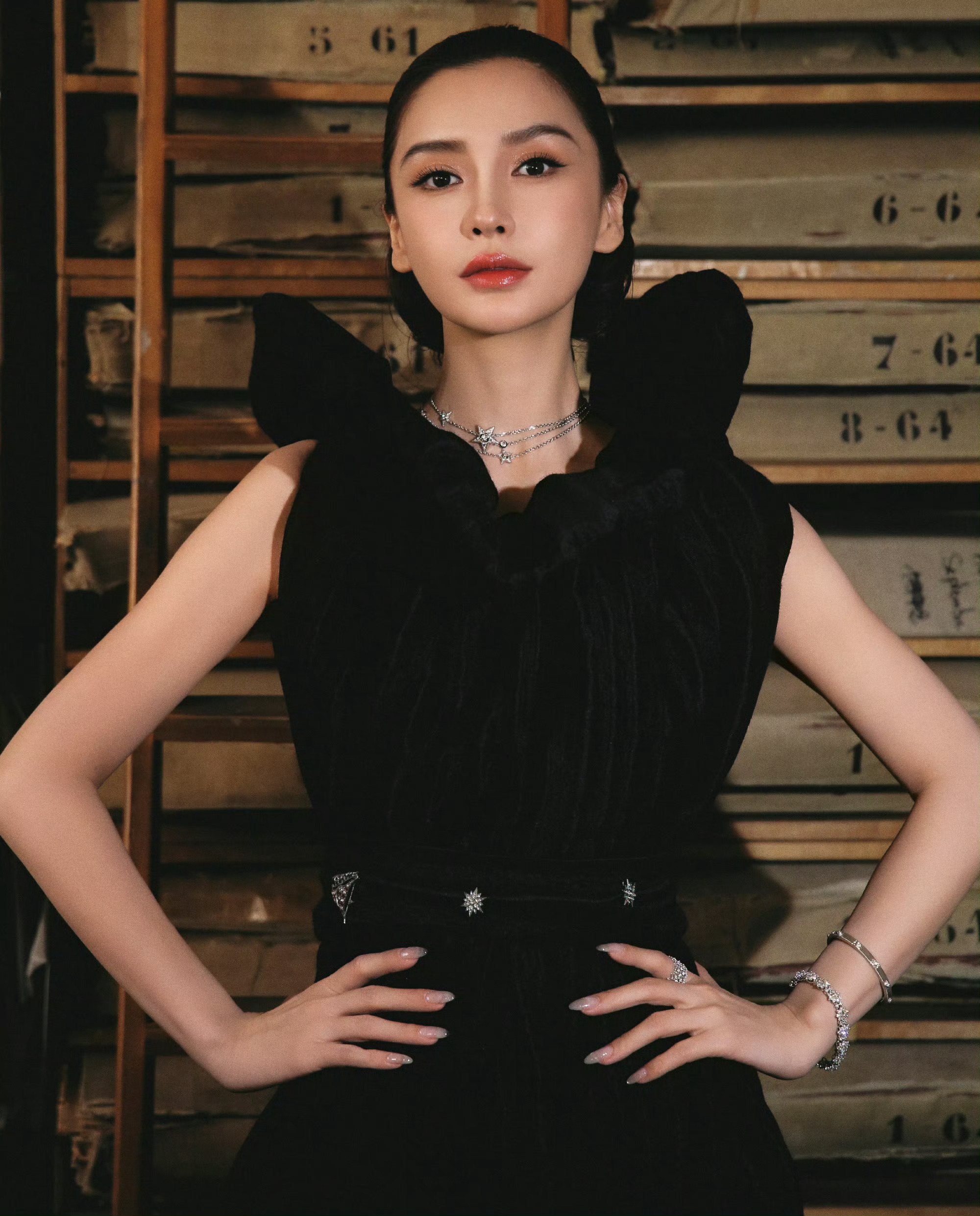 Angelababy带小海绵参加巴黎时装周，姐姐真是带娃工作两不误 ​​​
