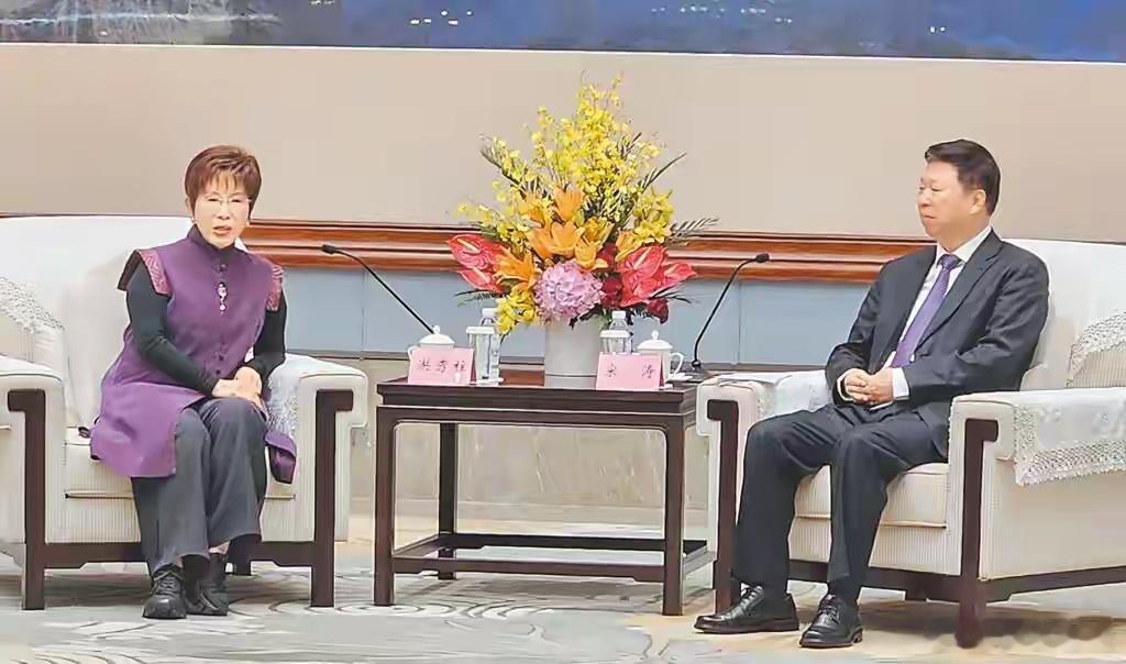宋涛会见国民党前主席洪秀柱，谈推进统一大业；洪秀柱期盼新任国民党主席郑丽文能够真