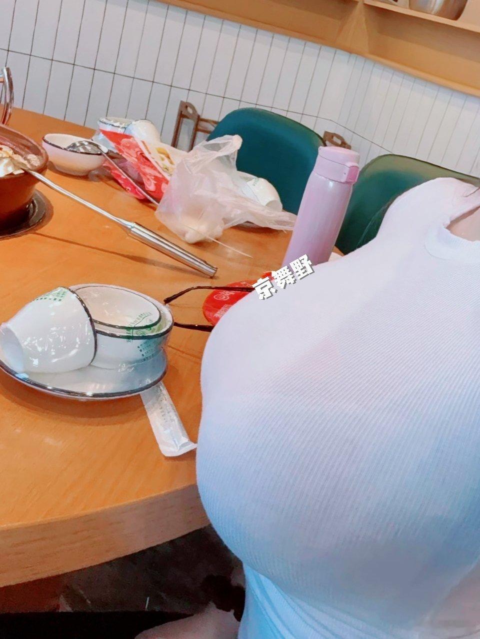 找了一家居民区里的隐藏款美食店 