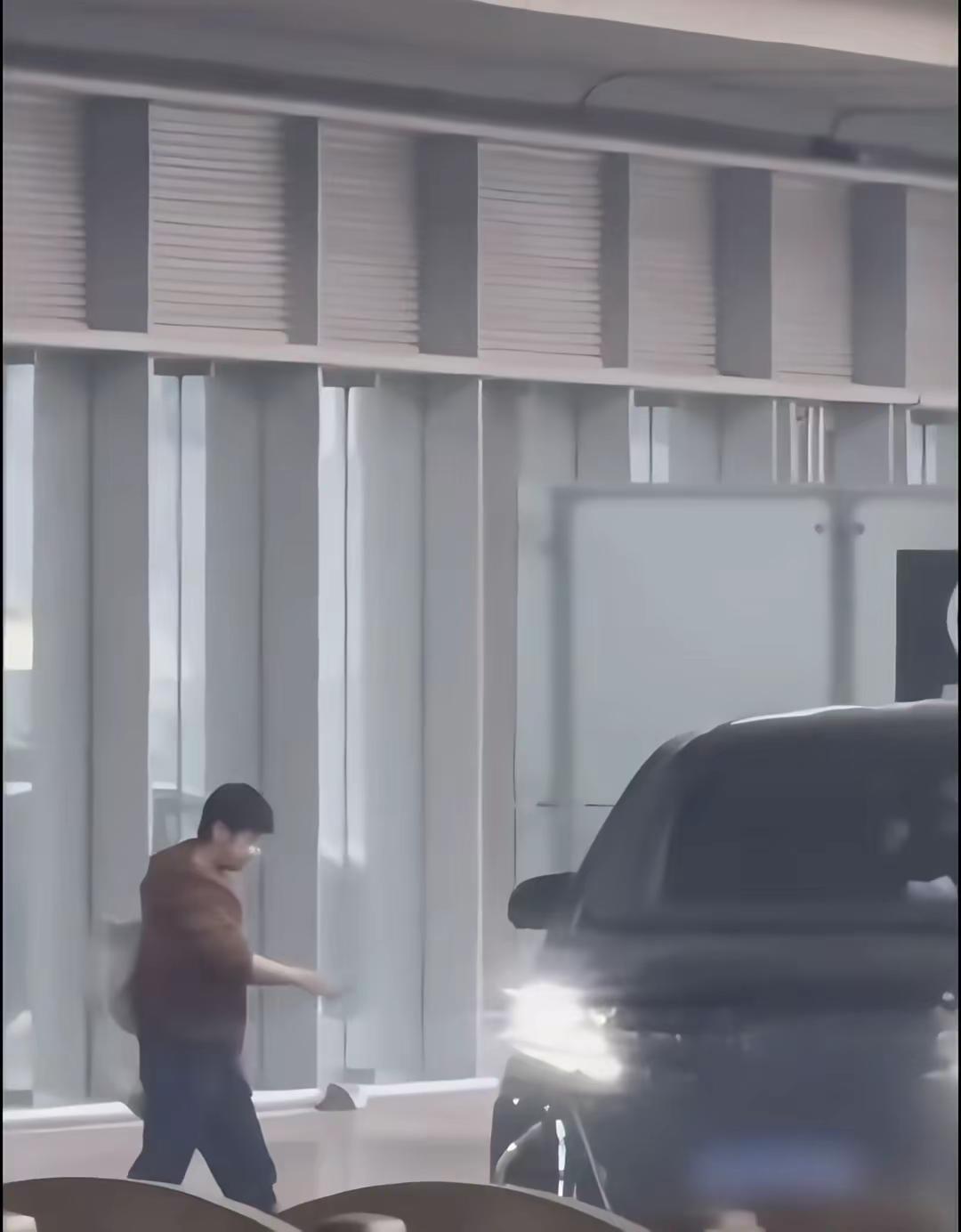 姐妹们 都去外面刷刷 又拼车了呦