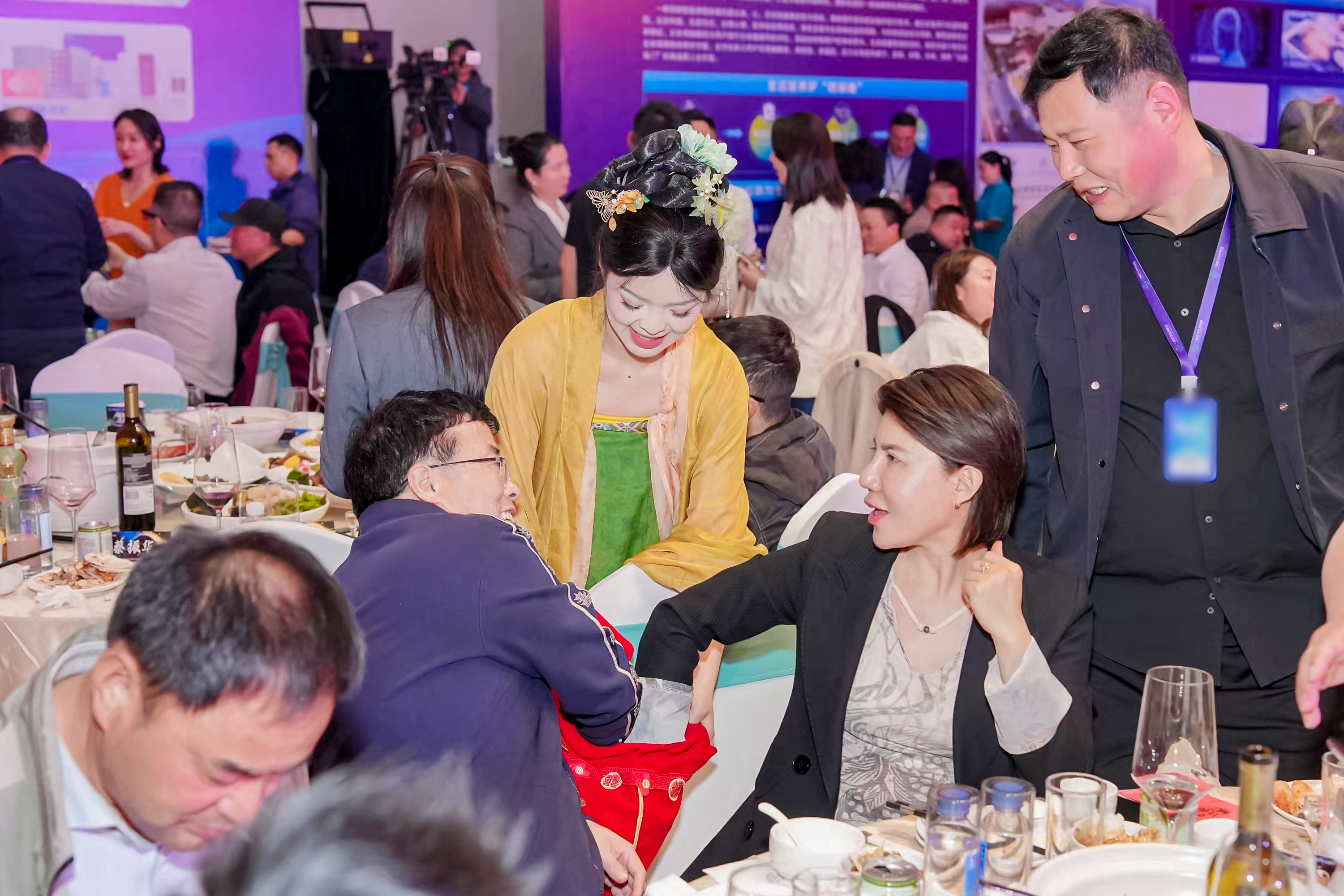 解锁贵阳的健康生态打开方式贵阳正在用艺术打开健康生活谁来懂一下这个一龄晚宴舞台的