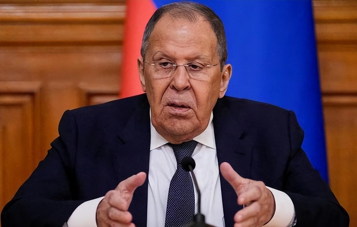 俄罗斯外长拉夫罗夫一月内两度紧急奔袭北京，创下近年中俄外交罕见纪录，背后藏着俄罗