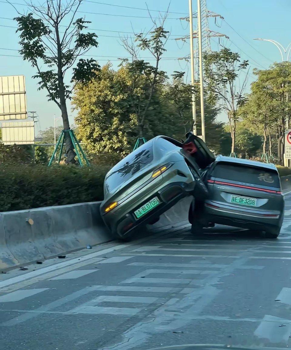 上班路上竟然碰到了一辆超级牛X的车！ 