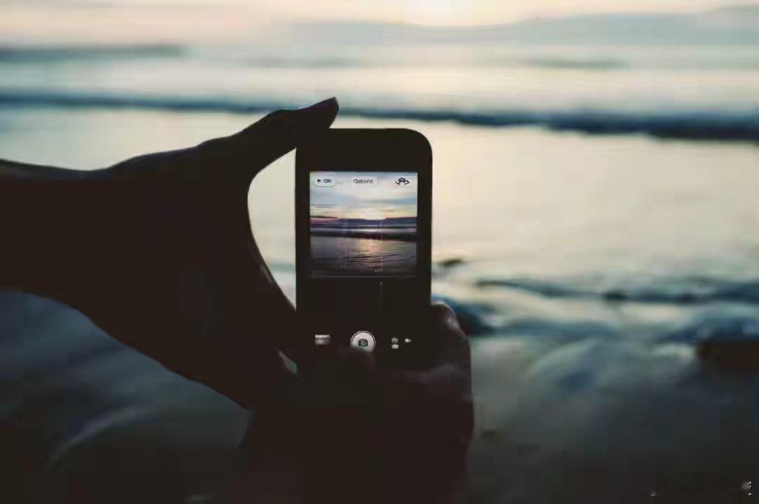 不发朋友圈vs不看朋友圈 不发是把生活藏起来，不想被围观也懒得经营人设，情绪和日