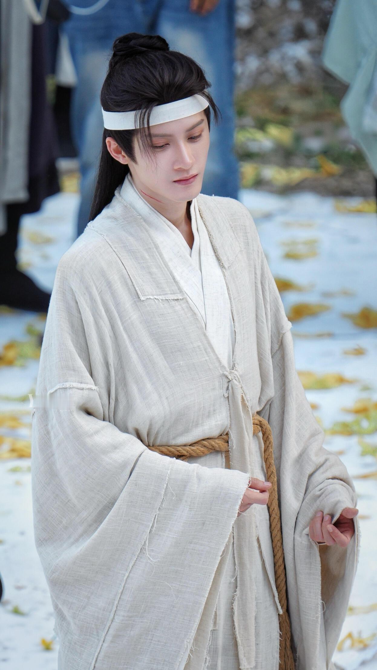 檀健次腰力天啦！檀健次这腰力是开过光吗？后仰下腰躲暗器，侧身旋转稳如磐石，还能单