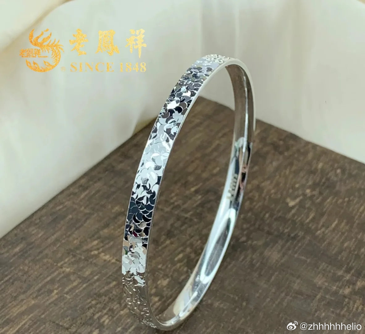 老凤祥手镯谁说老凤祥只有黄金？999足银手镯也超香！四叶草款哑光暖调，贴肤不泛青