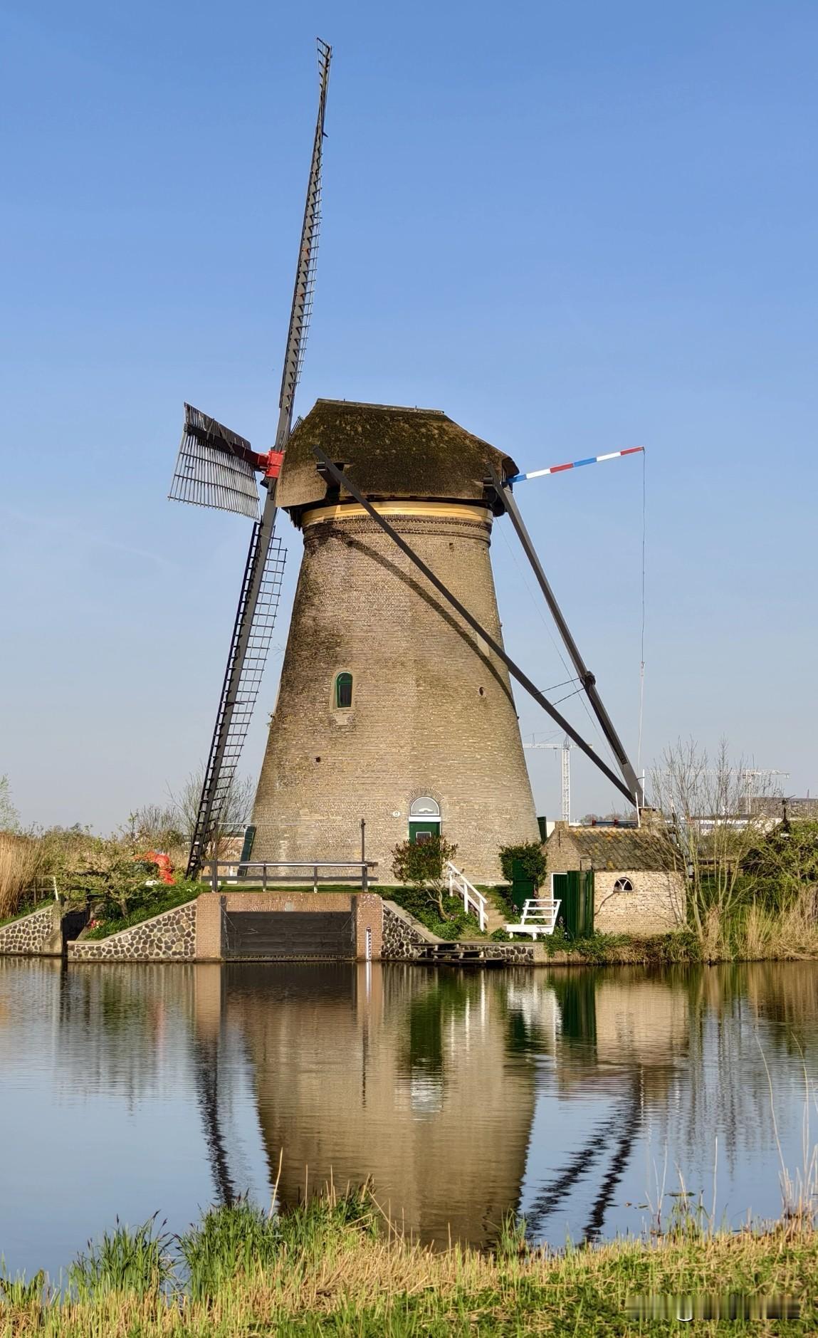 莱茵河之旅（十）探秘荷兰风车
一说到荷兰，你一定会想到风车。那么风车是什么用途？