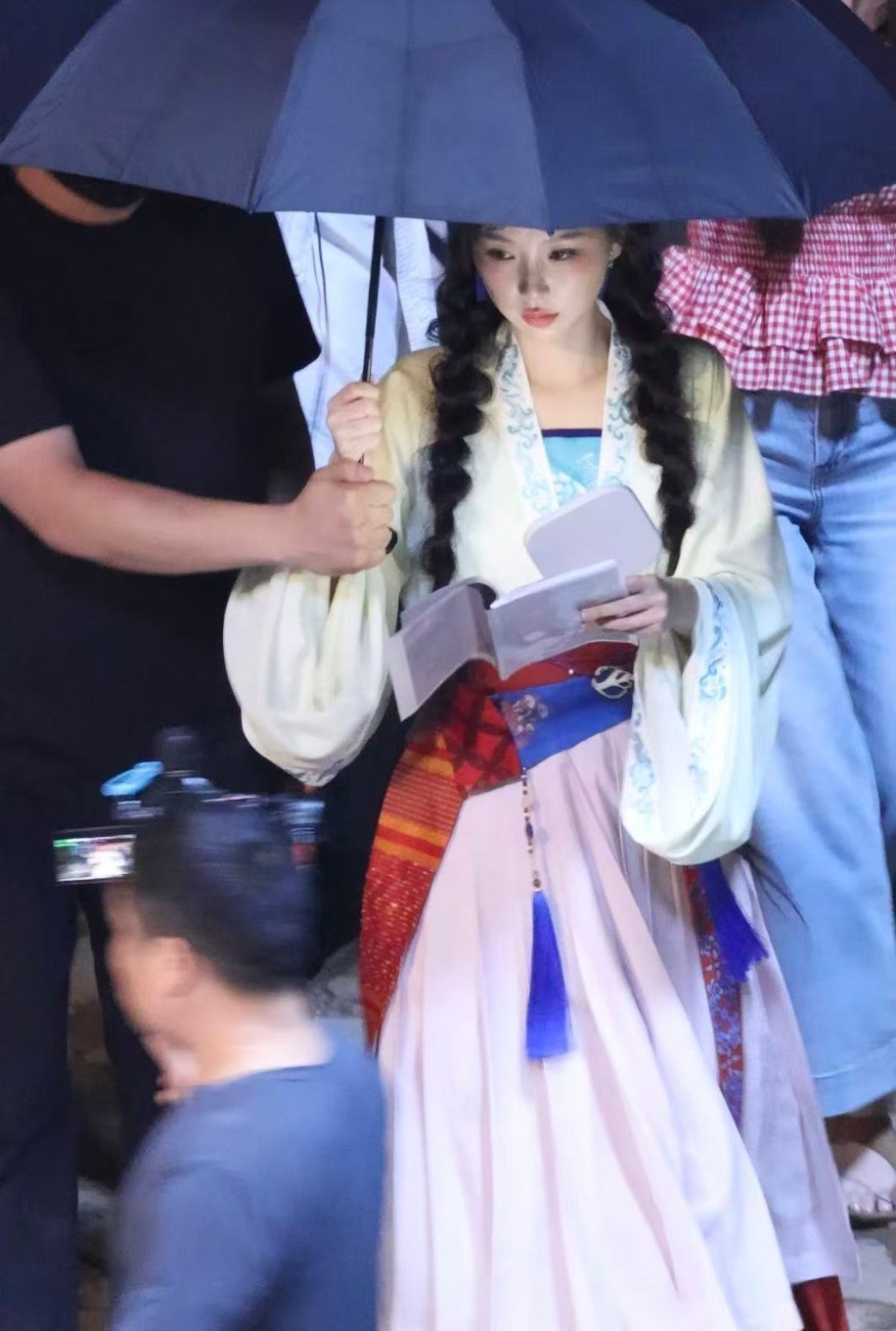 奇迹盼盼的新衣服来了🤲🏻这个小蚌精的妆造大事很“蚌”！！ 