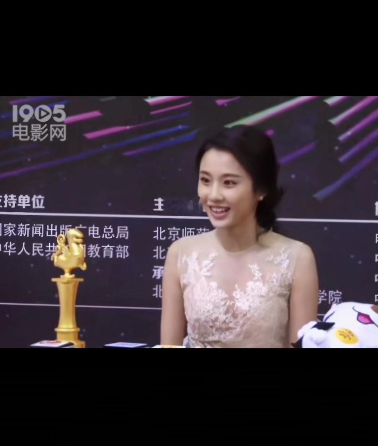 只有张慧雯才能演出这个看似言笑晏晏、天真无邪，实则古灵精怪，心清肚明的冰雪聪明的