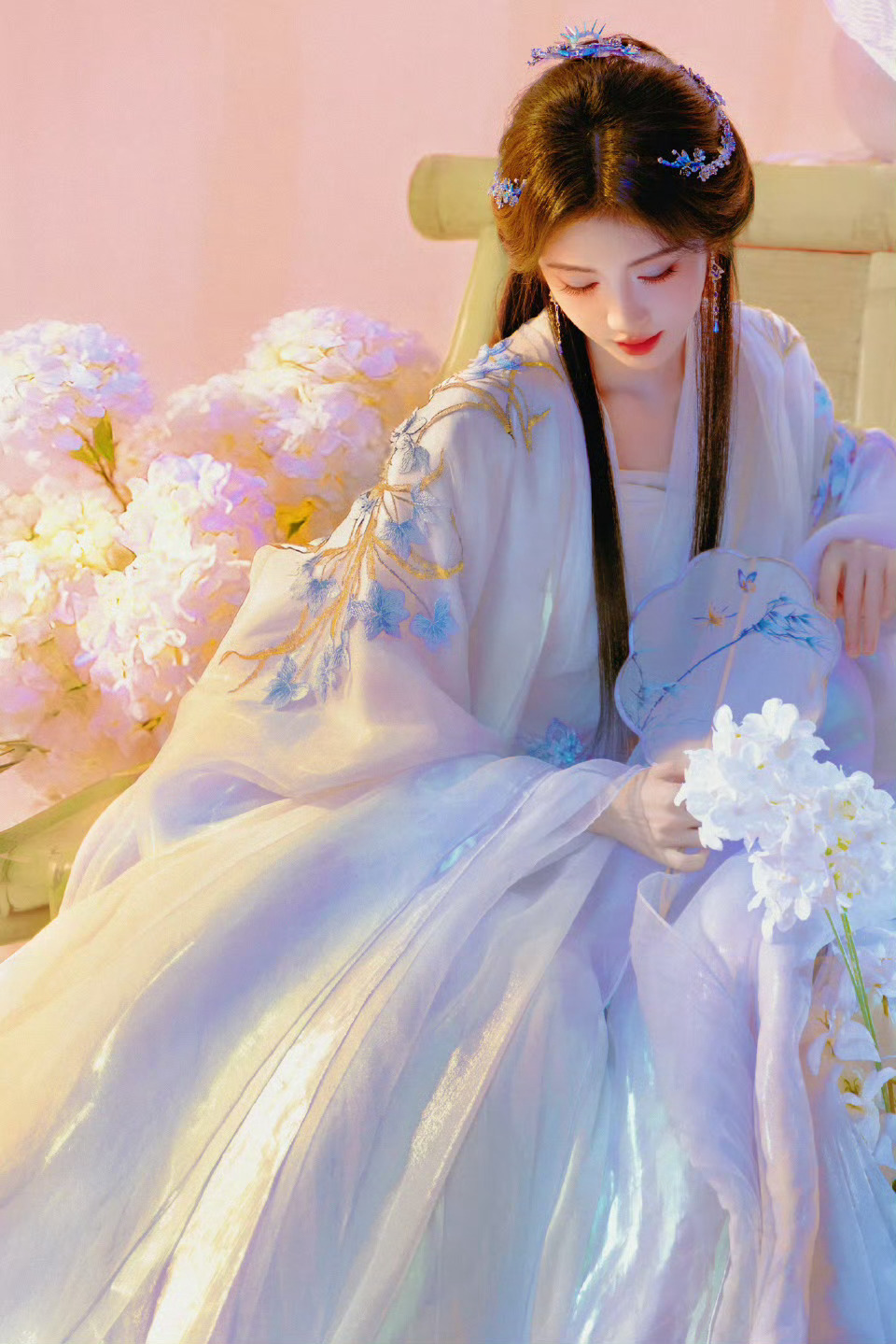 鞠婧祎这一组图完全神女来的！古装美女小鞠不是虚的💧 