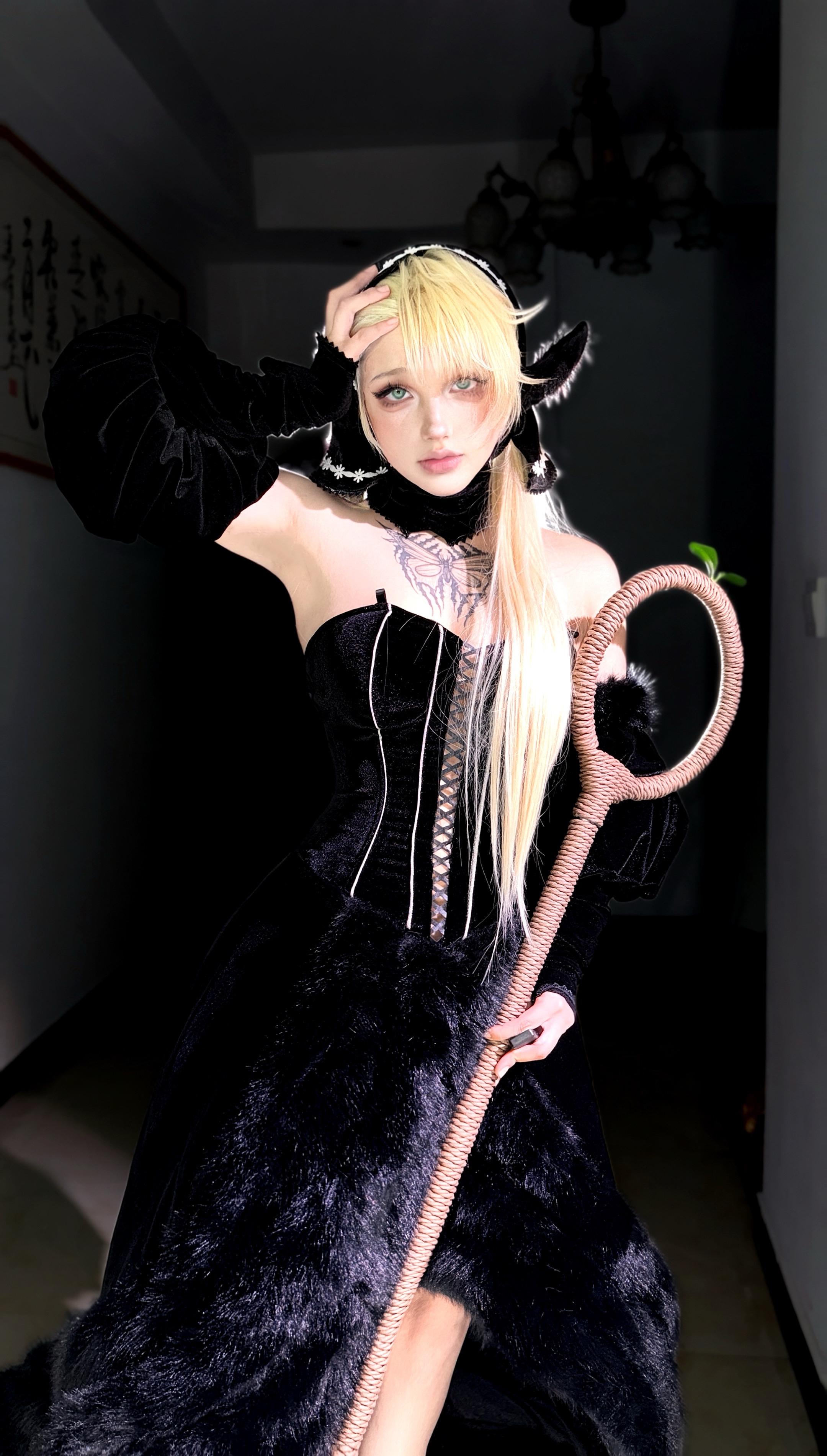 不发动态就是抑郁了，发很多动态就是躁狂了。没有在偷偷幸福