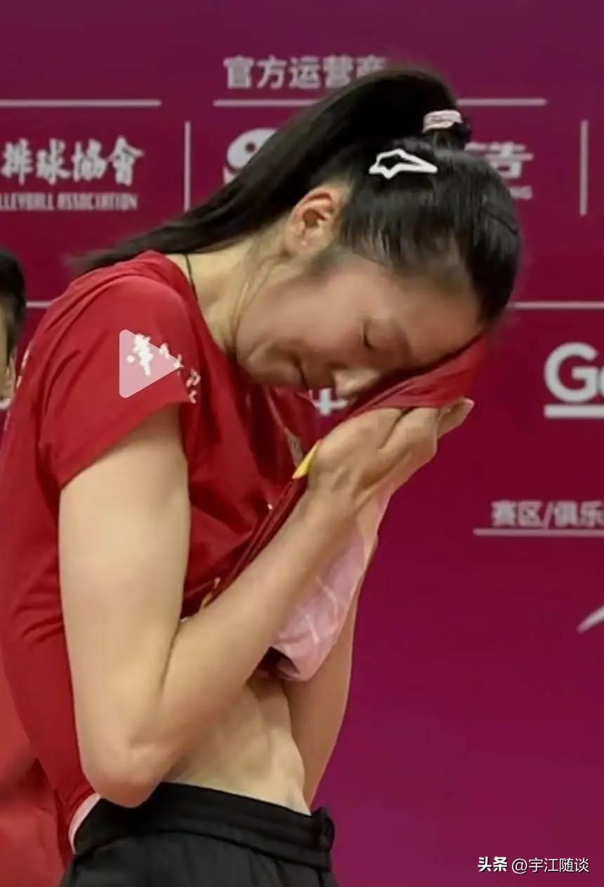 女排联赛中优秀主攻：
1、吴梦洁：作为江苏女排核心主力主攻，吴梦洁的实力无需质疑