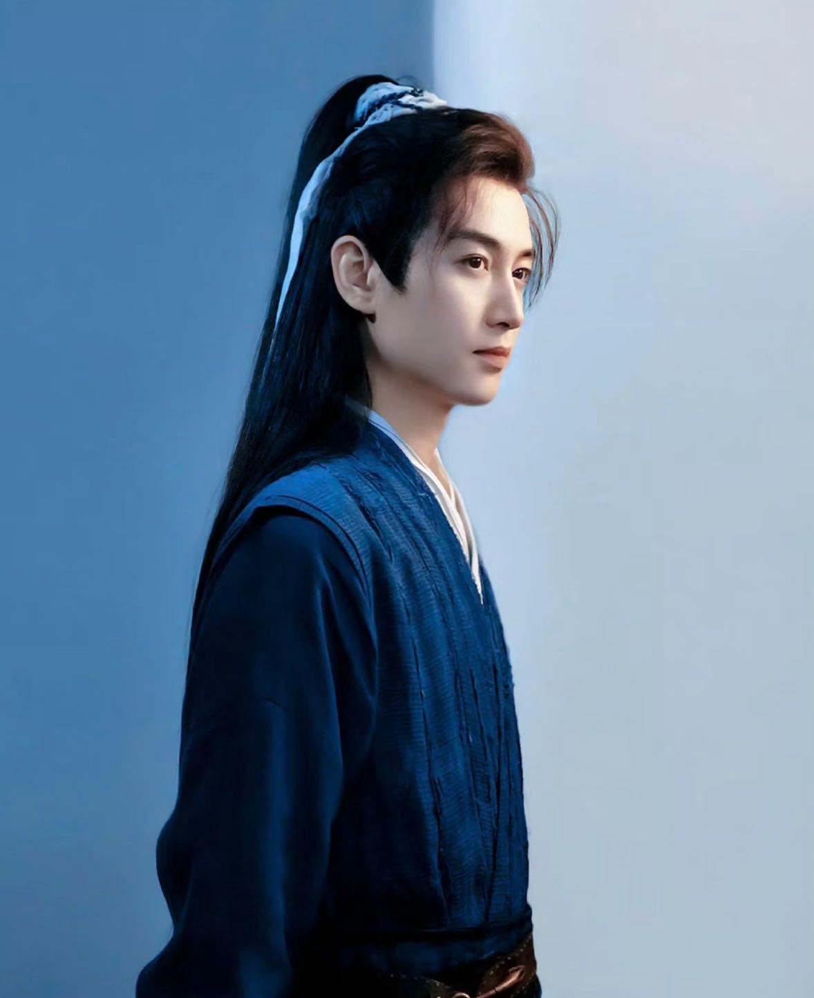 古装剧男主能都按陈晓 这个标准来吗😭好伟大的一张脸，好翩然的优雅气质，天花板的