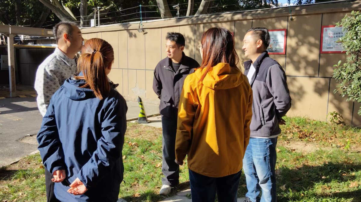 冠云路社区开展：“规范占道停车秩序，妥善化解邻里矛盾”行动
